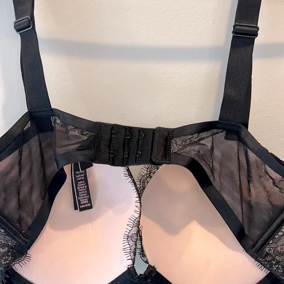 ❌SOLD❌Victorias Secret Very Sexy Holiday Push Up Bra - Picture 6 of 6